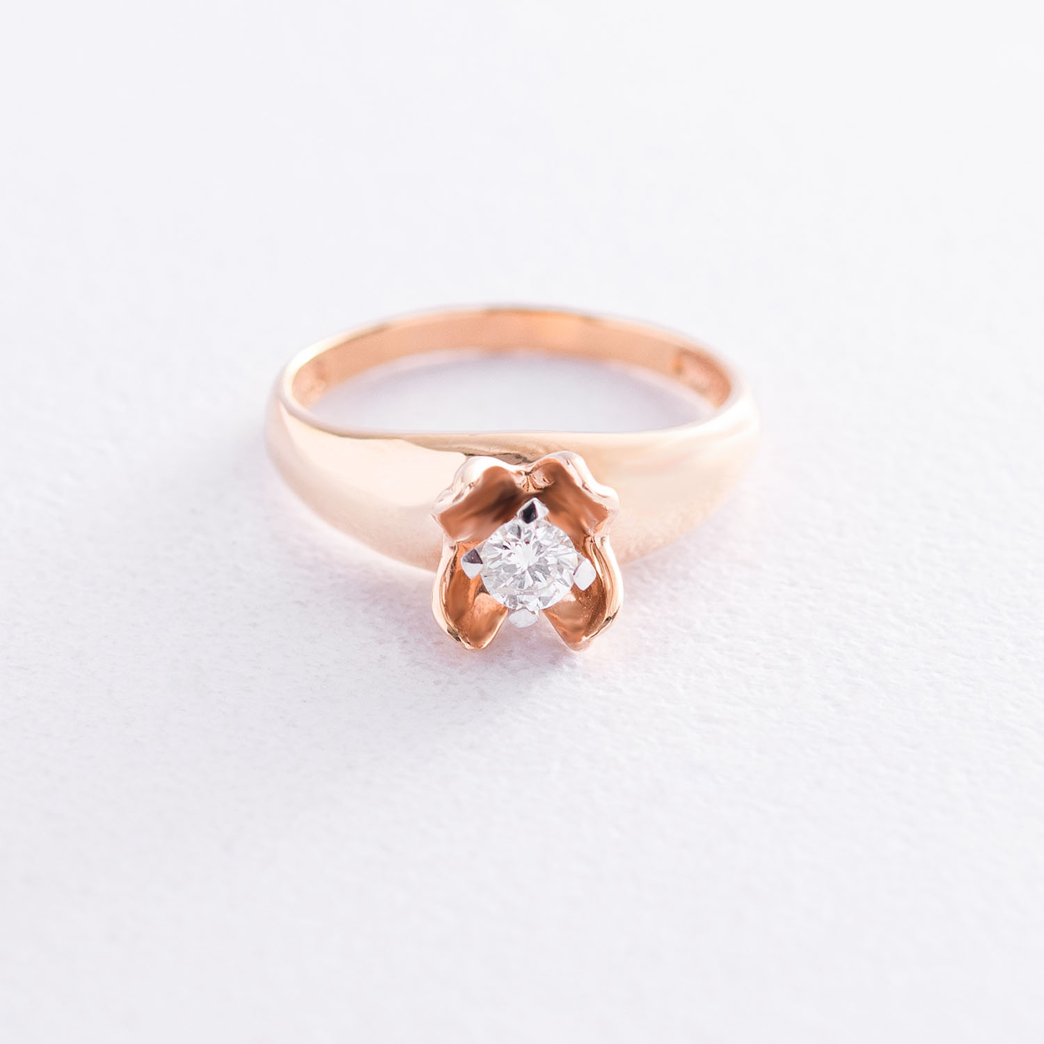 Золотое кольцо "Цветочек" с бриллиантом 3