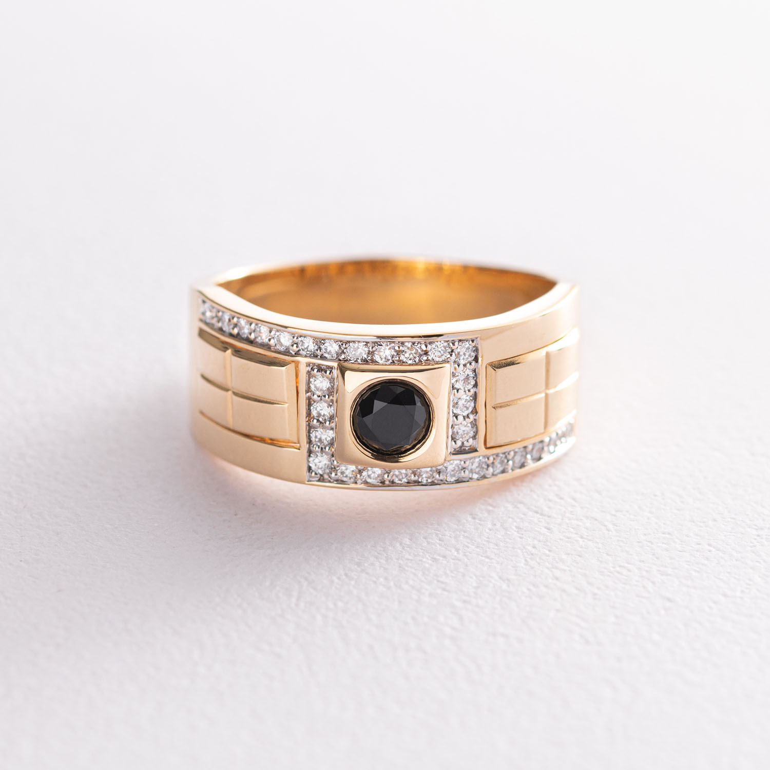 Золотое кольцо (бриллианты, шпинель)