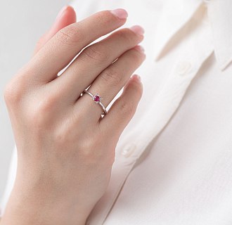 картинка Золотое кольцо с рубином и бриллиантами Интернет магазин Oniks Premiun