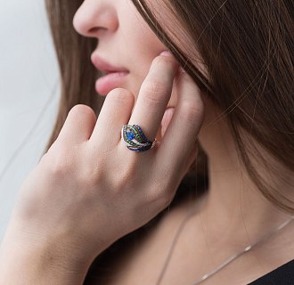 картинка Золотое кольцо с сапфирами, бриллиантами и уваровитами Интернет магазин Oniks Premiun