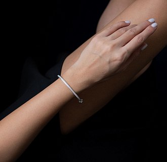картинка Жесткий браслет с бриллиантами в белом золоте Интернет магазин Oniks Premiun