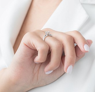 картинка Помолвочное кольцо в белом золоте (бриллиант) Интернет магазин Oniks Premiun