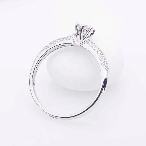 Помолвочное кольцо с бриллиантом 3