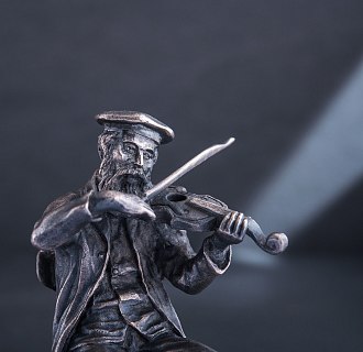 картинка Серебряная фигура ручной работы "Скрипач" Интернет магазин Oniks Premiun