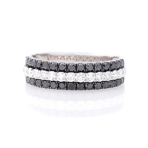 Золотое кольцо с белыми и черными бриллиантами 2