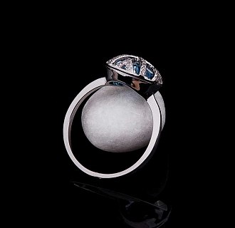 картинка Золотое кольцо с голубым топазом и бриллиантами Интернет магазин Oniks Premiun