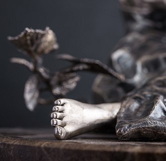 картинка Серебряная фигура-фонтан ручной работы "Барышня с кувшином" Интернет магазин Oniks Premiun
