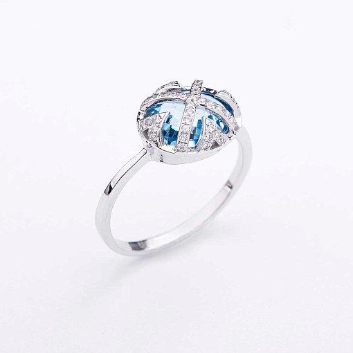 Золотое кольцо с голубым топазом и бриллиантами
