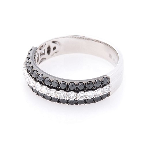 Золотое кольцо с белыми и черными бриллиантами 3