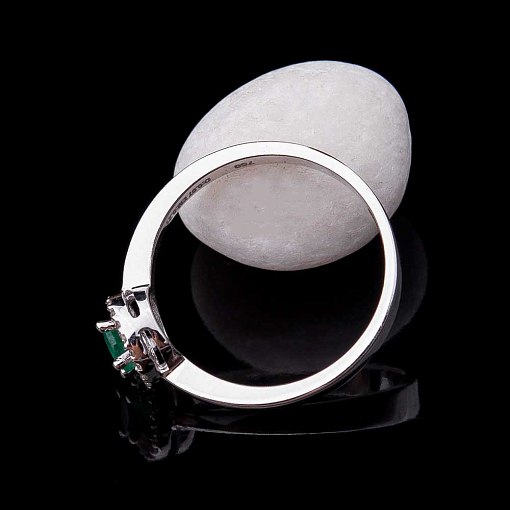 Помолвочное кольцо с бриллиантами и изумрудами 6