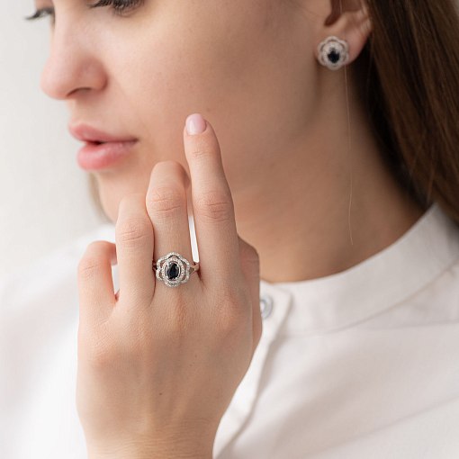Золотое кольцо "Цветочек" с синим сапфиром и бриллиантами 2