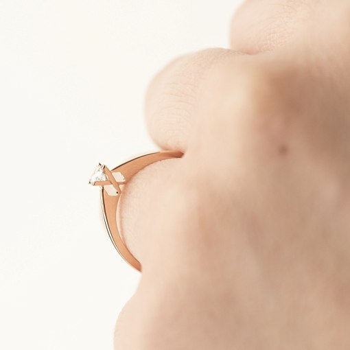 Золотое помолвочное кольцо с бриллиантом 5