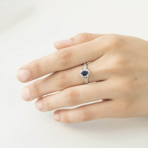 Золотое кольцо с синим сапфиром и бриллиантами 2