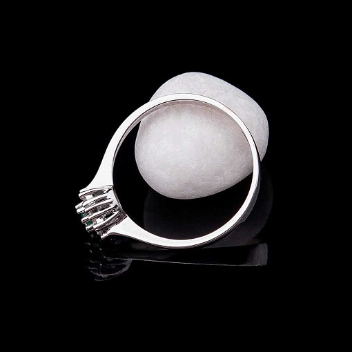 Помолвочное кольцо с изумрудом и бриллиантами 4