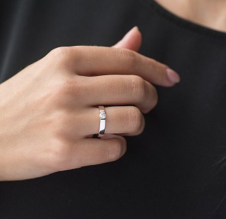 картинка Золотое кольцо с бриллиантом Интернет магазин Oniks Premiun
