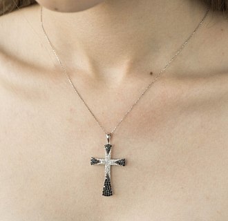 картинка Золотой крестик с черными и белыми бриллиантами Интернет магазин Oniks Premiun