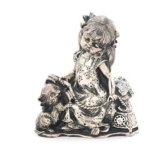 картинка Серебряная фигура ручной работы "Девочка с котенком" Интернет магазин Oniks Premiun