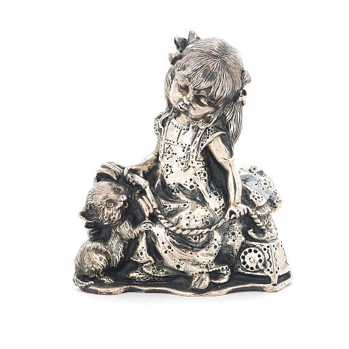 Серебряная фигура ручной работы "Девочка с котенком"