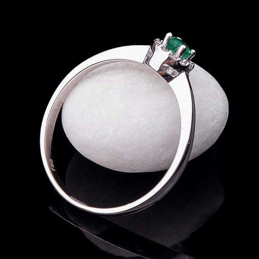 Помолвочное кольцо с бриллиантами и изумрудом 4