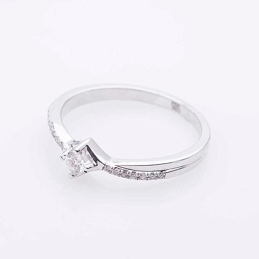 Помолвочное кольцо с бриллиантом 2