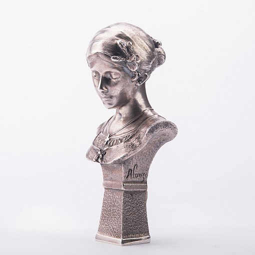 Серебряная фигура ручной работы "Бюст девушки в платке" 5