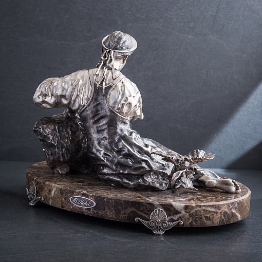 Серебряная фигура-фонтан ручной работы "Барышня с кувшином" 5