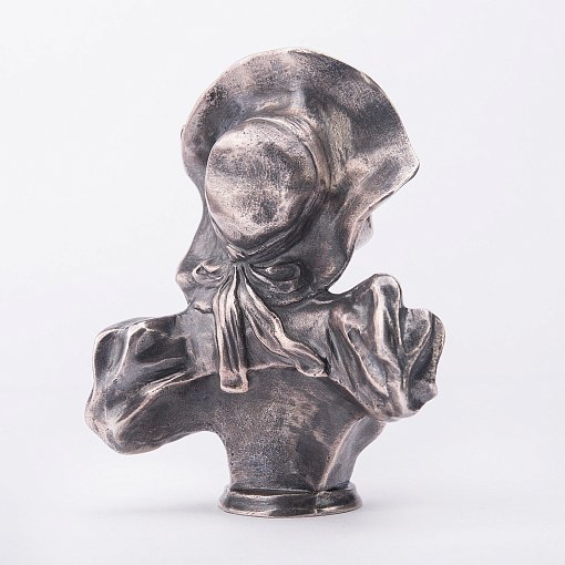 Серебряная фигура ручной работы "Бюст девушки в шляпе" 4