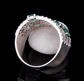 картинка Золотое кольцо с бриллиантами и изумрудами Интернет магазин Oniks Premiun