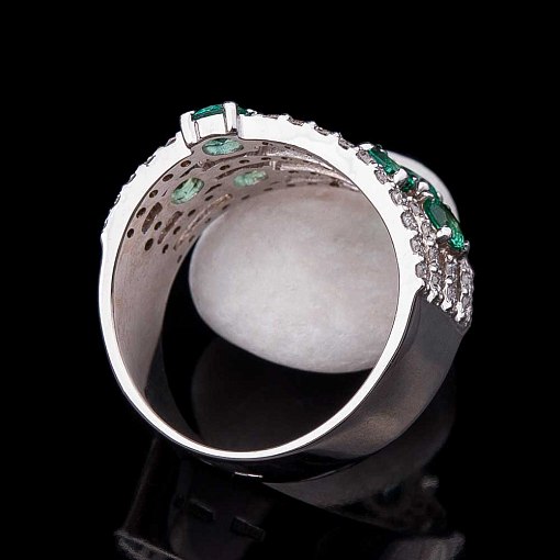 Золотое кольцо с бриллиантами и изумрудами 5