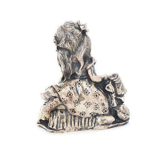 Серебряная фигура ручной работы "Девочка с котенком" 2