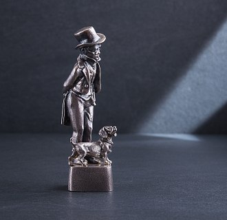 картинка Серебряная фигура ручной работы "Франт с собачкой" Интернет магазин Oniks Premiun