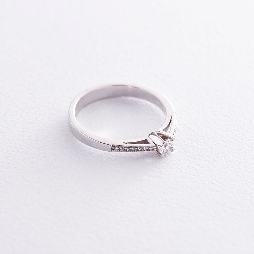 Золотое кольцо с белыми бриллиантами 2
