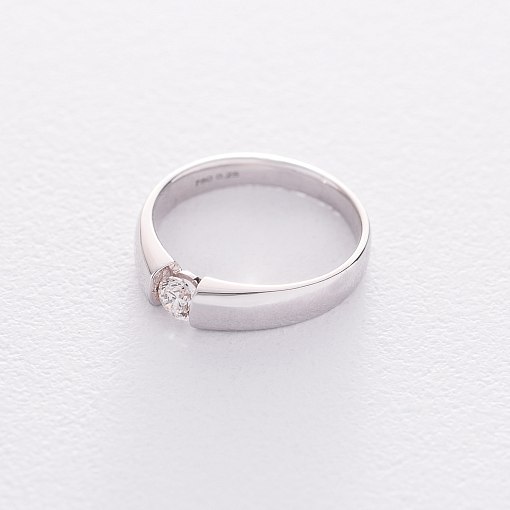 Золотое кольцо с бриллиантом 3