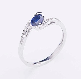 картинка Золотое кольцо с синим сапфиром и бриллиантами Интернет магазин Oniks Premiun