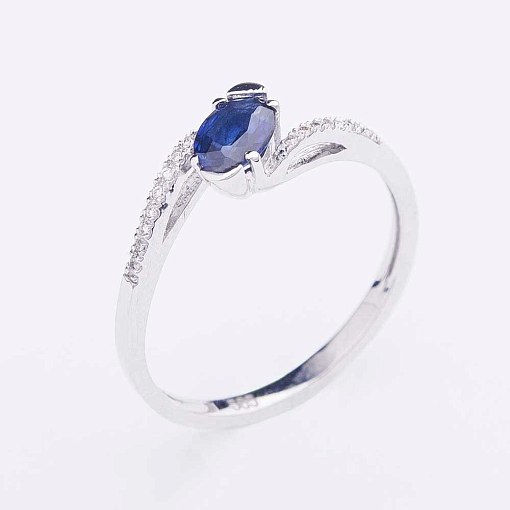 Золотое кольцо с синим сапфиром и бриллиантами