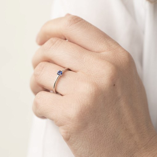 Золотое кольцо с синим сапфиром 4