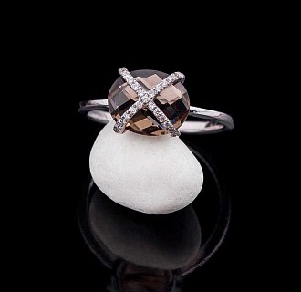 картинка Золотое кольцо с дымчатым топазом и бриллиантами Интернет магазин Oniks Premiun