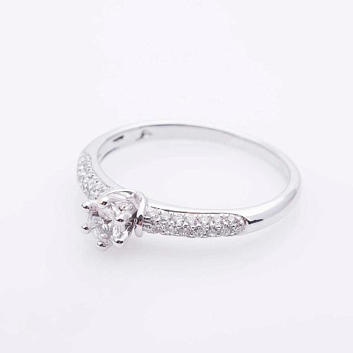 Помолвочное кольцо с бриллиантом 2